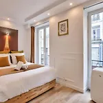 65-french Cancan St Denis Apartmán